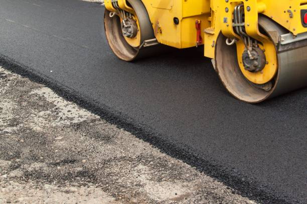 Best Driveway Paving Contractor  in Flora, IL